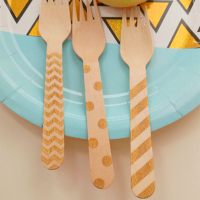 一次性餐具盘子刀叉勺三件套刀叉纸盘刀叉勺套装生日蛋糕刀叉纸碟 金色木叉8支随机一款