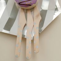 一次性餐具盘子刀叉勺三件套刀叉纸盘刀叉勺套装生日蛋糕刀叉纸碟 银色木刀8支随机一款