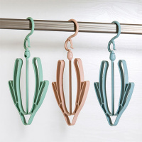 多功能晒袜子衣架32夹塑料婴儿晾衣夹家用晒衣架宝宝晾衣架内衣架 双钩晒鞋架三个装颜色随机