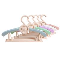 儿童衣架婴儿宝宝衣架儿衣撑小孩衣挂塑料防滑可伸缩晒晾衣架 随机混搭[指定联系客服]20支装