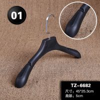 服装店衣架批发塑料磨砂宽肩无痕衣架干洗店地摊不起包衣架衣服挂