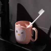 牙杯ins风 少女男生洗漱杯学生宿舍可爱刷牙漱口杯北欧口杯网红款 三维工匠 企鹅漱口杯粉红色