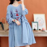 珂卡慕(KEKAMU)棉麻绣花连衣裙2020春装新款圆领波西米亚民族风绣花宽松棉麻连衣裙娃娃裙 蓝色刺绣 均码