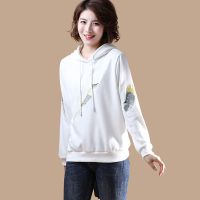 珂卡慕(KEKAMU)女士春天穿的衣服妈妈刺绣卫衣连帽宽松绒衫2020新款春装中老年女装休闲洋气上衣