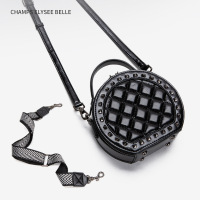 姿瑟包包女2020秋季新款斜挎包韩版单肩手提包铆钉绣线真皮小圆包女包