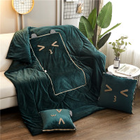 敬平可爱抱枕被子两用珊瑚绒冬季绒加厚靠枕头汽车办公室午休毯折叠1 嘟嘟猫墨绿色 40X40cm展开105X145 平