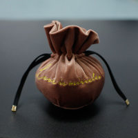 敬平北欧丝绒汽车坐垫四季通用座套网红全包围座垫车改装专用汽车 藕粉色丝绒香包 平