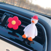 车载香水香薰空调出风口可爱加油鸭车内饰品摆件汽车装饰用品大全 红色小花+红帽加油鸭 送香薰精油2瓶