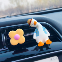 车载香水香薰空调出风口可爱加油鸭车内饰品摆件汽车装饰用品大全 歪头马甲鸭+小黄花 送香薰精油2瓶