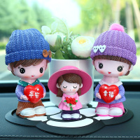 创意车内饰品摆件车载香水摇头公仔可爱男女车上个性漂亮汽车装饰 [三口之家]爸妈(女儿花花)圆帽+平安花+茶花垫