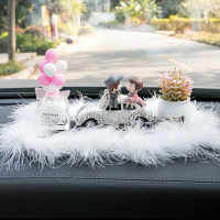 敬平车内饰品摆件创意情侣镶钻汽车可爱装饰个性香水车载用品内饰 坐姿情侣车[镶钻]+粉白气球[玻挂摆件