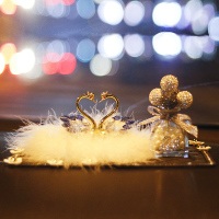 敬平车载香水车内装饰品摆件汽车用品大全香薰淡香女女人 A款蓝色羽毛天鹅(金色脖)+灰白钻球香水+中号雏菊垫挂摆件