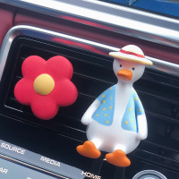 敬平车载香水香薰空调出风口可爱车内饰品摆件汽车装饰用品大全 直头马甲鸭+小红花/送精油2瓶 平挂摆件