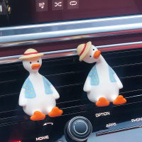 敬平车载香水香薰空调出风口可爱车内饰品摆件汽车装饰用品大全 直头马甲鸭+歪头马甲鸭/精油2瓶 平挂摆件