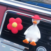 敬平车载香水香薰空调出风口可爱车内饰品摆件汽车装饰用品大全 红帽加油鸭+红色小花/送精油2瓶 平挂摆件