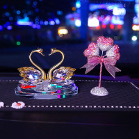 敬平水晶天鹅车内饰品摆件女车载香水汽车装饰用品大全漂亮 香槟色天鹅+粉色爱心钻球+小雏菊加长垫挂摆件