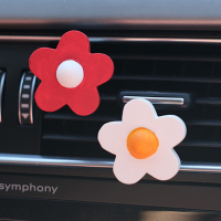 敬平车载香薰汽车空调出风口装饰女用可爱加油鸭扩香石膏车内饰品摆件 白花+红花挂摆件