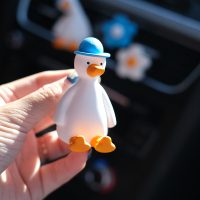 敬平车载香薰汽车空调出风口装饰女用可爱加油鸭扩香石膏车内饰品摆件 蓝帽站立[加油鸭]挂摆件