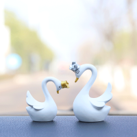 敬平创意白天鹅树脂汽车载摆件女皇冠车内饰品可爱羽毛装饰用品 白色天鹅一对 白天鹅 平挂摆件