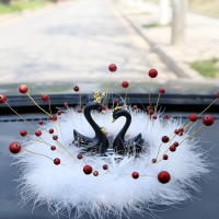 敬平创意白天鹅树脂汽车载摆件女皇冠车内饰品可爱羽毛装饰用品 红色皇冠羽毛圆垫+黑色闪片天鹅 [领结款] 平挂摆件