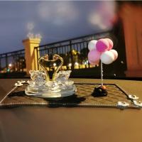 敬平创意个性汽车摆件车内饰品车载香水晶天鹅车上装饰用品女礼物 A款(粉色)+粉球+雏垫挂摆件