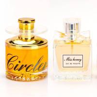 敬平车载古龙香水男士女士喷雾车用车内创意淡香汽车香水座式摆件 黄色[古龙]+香槟色[邂逅]挂摆件