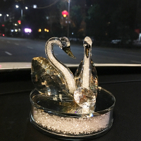 汽车用品新款水晶天鹅车内饰品摆件车载中控台香水座车装饰品摆饰 香槟色圆形天鹅(可加香)