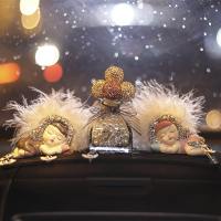 车载香水汽车内装饰品摆件香氛车用香薰持久淡香女个性高档女 粉钻球珍珠香水+中号雏菊垫+粉色娃娃+灰色娃娃