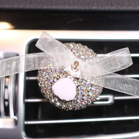 敬平车载香水出风口装饰女 车内汽车空调香薰内饰摆件 车上装饰品 蝴蝶结 裙子 平挂摆件