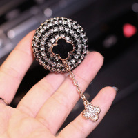 敬平车载香水出风口装饰女 车内汽车空调香薰内饰摆件 车上装饰品 黑白 四叶草流苏 平挂摆件