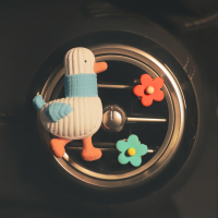 敬平可爱加油鸭车载香水空调出风口装饰用品大全车内饰品摆件卡通创意 加油鸭[蓝围脖]风口+2朵小花(送精油香水2瓶)挂摆件