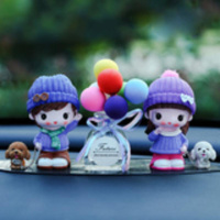 敬平车载香水用品 创意摇头男女娃娃车内饰品汽车摆件微景观个性礼品 雪天恋人+气球香水 平挂摆件