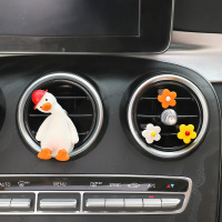 敬平车载香水香薰摆件空调出风口创意网红加油鸭车内用香氛汽车装饰女 歪头加油鸭-红+新款泫雅花(送香精) 平挂摆件