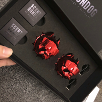 敬平韩国香氛车用恶霸狗头车内香薰车载法斗出风口香水汽车斗牛犬摆件 性感红(两只礼盒装) 包含香水 平挂摆件