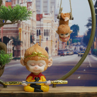 敬平齐天大圣个性汽车摇头公仔车载孙悟空摆件车内创意装饰品男女礼物 土黄桔孙悟空+猴子献桃挂后视镜 平挂摆件