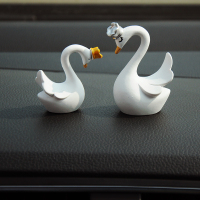 敬平创意白天鹅树脂汽车载摆件珍珠皇冠车内饰品可爱羽毛装饰用品 白天鹅一对 平挂摆件