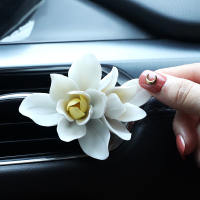 敬平大气车载出风口摆件女人车内饰品玉兰花香薰香水礼品精致 配英国梨&小苍兰 甜甜的清新 平挂摆件