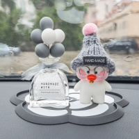 敬平汽车内饰创意可爱网红玻尿酸鸭女 车载香水漂亮装饰 车内饰品摆件 1灰帽鸭+灰白玻璃瓶气球(山茶花垫) 平挂摆件