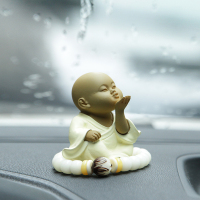 敬平汽车车载平安摆件创意个性小和尚可爱公仔车内饰品摆件男女车饰 (淡雅米)送祝福小和尚+菩提根手串 平挂摆件