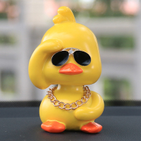 敬平小黄鸭车载摆件摇头公仔可爱社会鸭抖音同款创意汽车内装饰品摆件 右挥手+防滑垫 平挂摆件