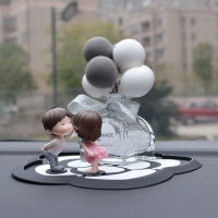 敬平车载香水座淡香车内饰品摆件女个性漂亮网红汽车用品创意装饰 蝴蝶结款香水座灰白气球+亲嘴娃娃+山茶花防滑垫 挂摆件