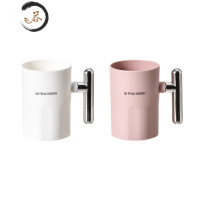 HAOYANGDAO漱口杯洗漱杯加厚牙缸情侣刷牙杯子亲子简约潮流便携旅行牙刷杯 电镀柄 白色+粉色2只[粗条纹] 送万毛