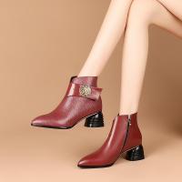 真皮粗跟短靴女尖头2020秋冬新款英伦风休闲裸靴单靴大码中跟靴子
