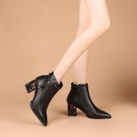 羊皮粗跟短靴女尖头2020秋冬新款真皮水钻单靴时尚高跟大码靴子女