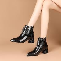 漆皮尖头短靴女粗跟2020秋冬新款真皮中跟大码靴子系带裸靴单靴子