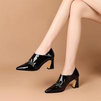 真皮深口单鞋女粗跟2020秋季新款漆皮尖头女式皮鞋百搭法式高跟鞋