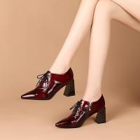 真皮高跟鞋女粗跟尖头2020秋季新款酒红色漆皮系带大码深口单鞋女