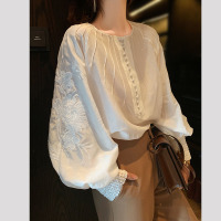 2020春新款百搭气质显瘦衬衫女韩版网红刺绣灯笼袖宽松打底衫上衣