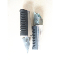 适用适用轻骑铃木摩托车配件QS125-3/GSX125-3骏威头罩大灯减震器配件 后脚踏板一对