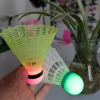 2只发光塑料尼龙球(球头发光)|3只8只装发光羽毛球 夜光羽毛球 夜用闪光荧光带灯耐打发光羽毛球